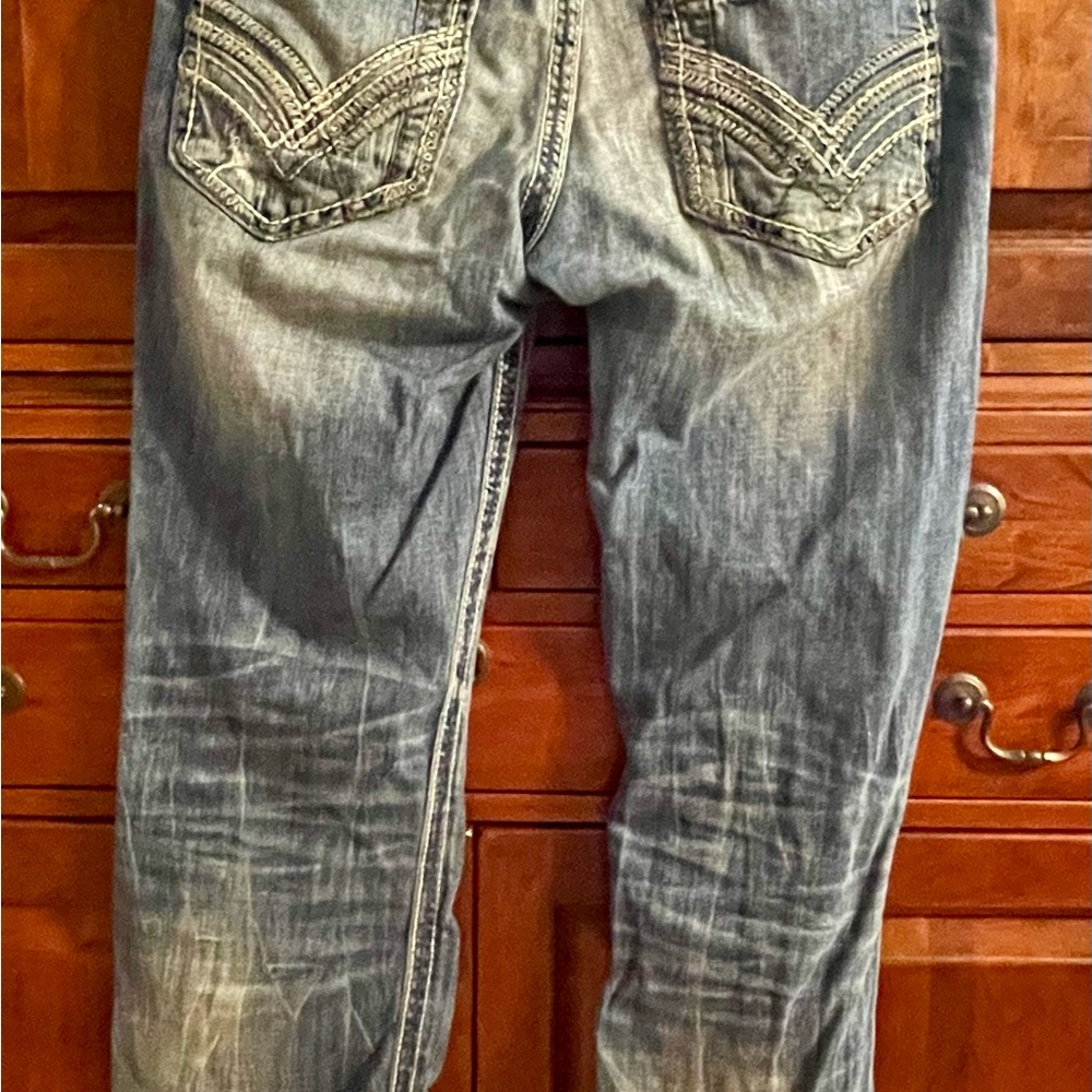 Men’s BUCKLE BLACK 9 Straight Distressed Jeans, 34